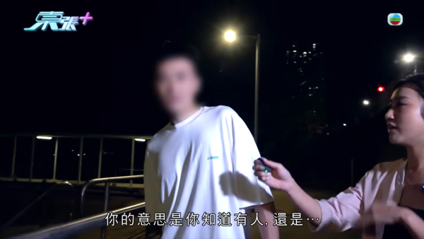 深井扔狗屎狂徒遭抓现行后镜头前认怂道歉!摄影师都忍不出声戳破大话