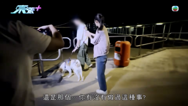 深井扔狗屎狂徒遭抓现行后镜头前认怂道歉!摄影师都忍不出声戳破大话