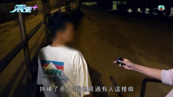 深井扔狗屎狂徒遭抓现行后镜头前认怂道歉！摄影师都忍不出声戳破大话