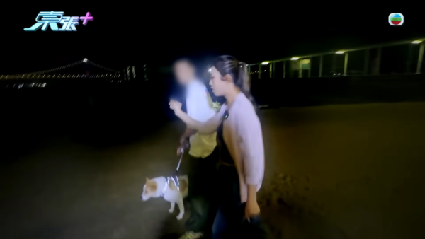 深井扔狗屎狂徒遭抓现行后镜头前认怂道歉!摄影师都忍不出声戳破大话