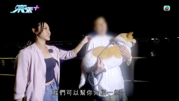 深井扔狗屎狂徒遭抓现行后镜头前认怂道歉！摄影师都忍不出声戳破大话