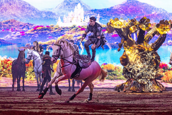 歐洲殿堂級魔幻馬術劇場《CAVALLUNA》來港舉行亞洲首演！9月啟德隆重上演！限定8場／54匹歐洲名駒