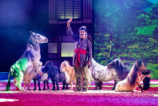 歐洲殿堂級魔幻馬術劇場《CAVALLUNA》來港舉行亞洲首演！9月啟德隆重上演！限定8場／54匹歐洲名駒