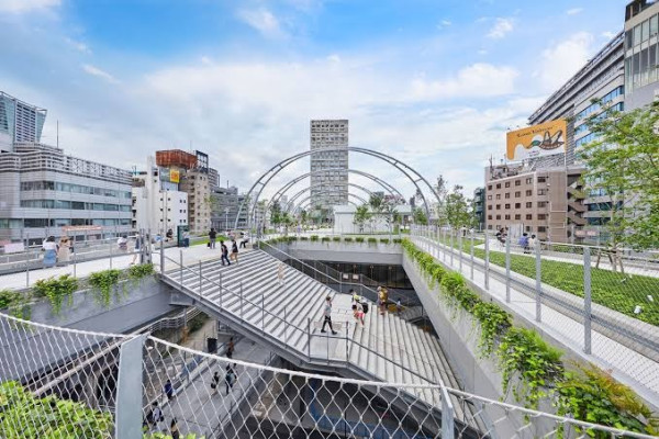 澀谷宮下公園(圖片來源:ArchDaily) 東京室內景點|8大下雨天必去打卡位!豐洲teamLab光影展、亞洲最大微縮模型世界