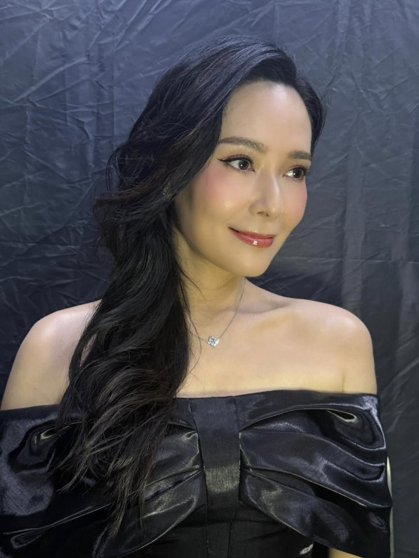 郭羡妮14岁爱女最新近照曝光气质巨变！重现妈妈巅峰美貌惊艳网友：好有港姐冠军相