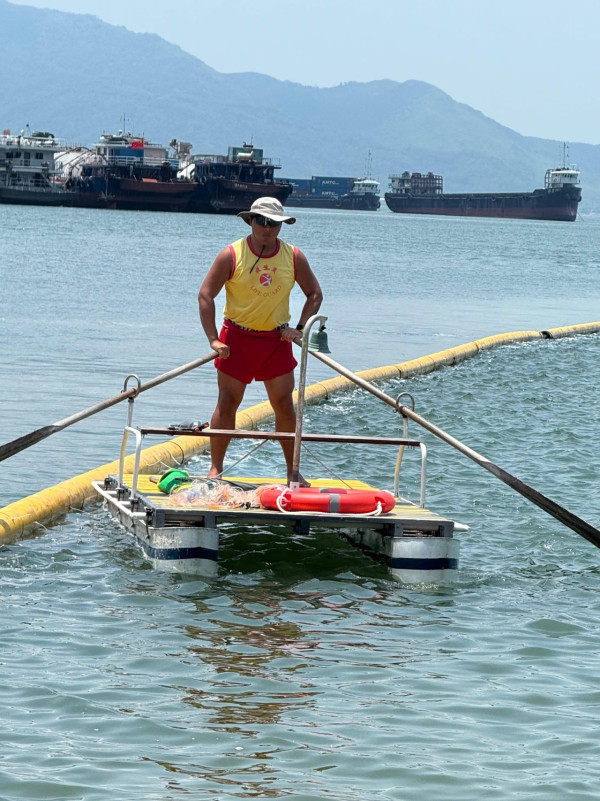 深水湾惊现2米巨蛇落海！全场泳客吓到四散 附遇蛇保命防咬指引