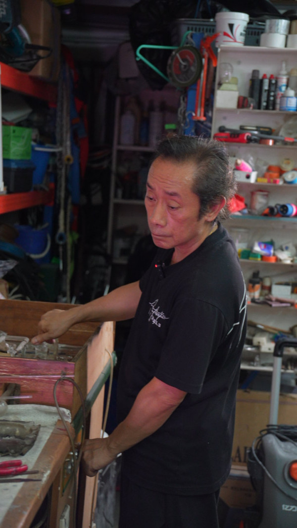 藝文專訪｜入行40年霓虹燈師傅胡智楷揭秘：做繁體字招牌哪個字最考功夫？做暑期工變終身事業？