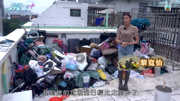 深水埗病態「雜物姐」強佔大廈天台當貨倉 ！玩殘升降機撞爛鹹水喉 老公怒斥死性不改