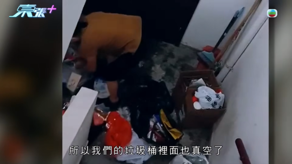 深水埗病態「雜物姐」強佔大廈天台當貨倉 ！玩殘升降機撞爛鹹水喉 老公怒斥死性不改