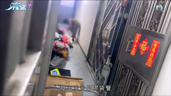 深水埗病態「雜物姐」強佔大廈天台當貨倉 ！玩殘升降機撞爛鹹水喉 老公怒斥死性不改