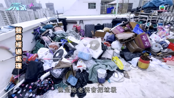 深水埗病態「雜物姐」強佔大廈天台當貨倉 ！玩殘升降機撞爛鹹水喉 老公怒斥死性不改