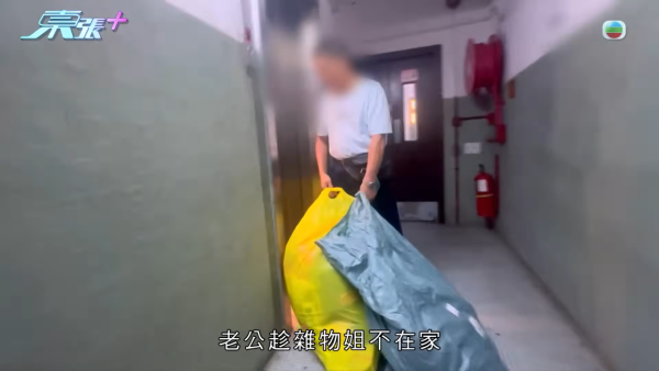 深水埗病態「雜物姐」強佔大廈天台當貨倉 ！玩殘升降機撞爛鹹水喉 老公怒斥死性不改