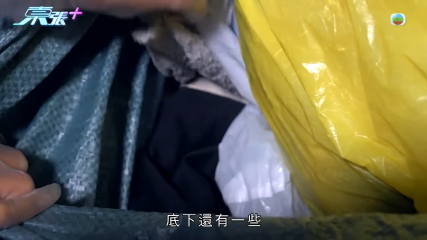 深水埗病態「雜物姐」強佔大廈天台當貨倉 ！玩殘升降機撞爛鹹水喉 老公怒斥死性不改
