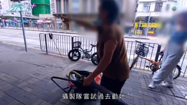 深水埗病態「雜物姐」強佔大廈天台當貨倉 ！玩殘升降機撞爛鹹水喉 老公怒斥死性不改