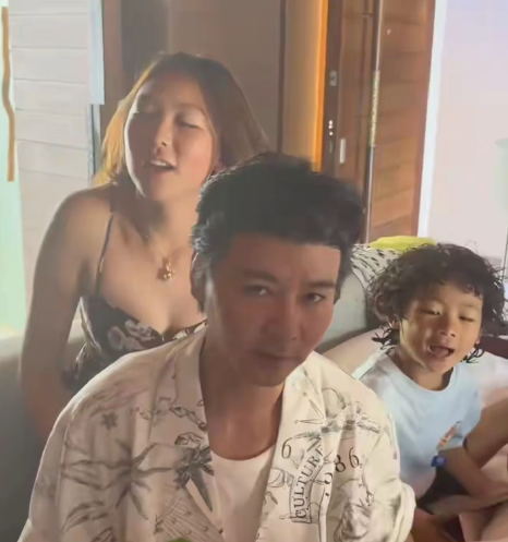 蔡少芬一家五口馬爾代夫度假被捕獲！張晉與愛女當眾有一親密舉動捱轟父愛越界？