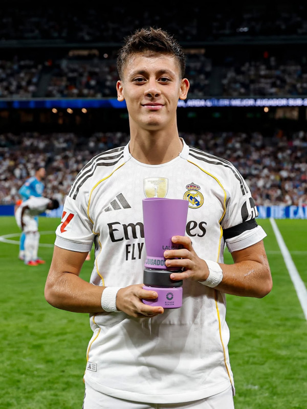 世界杯2026｜精选8位小鲜肉球星逐个看！日本中村敬斗、贝林厄姆、18岁天才亚马尔成热搜