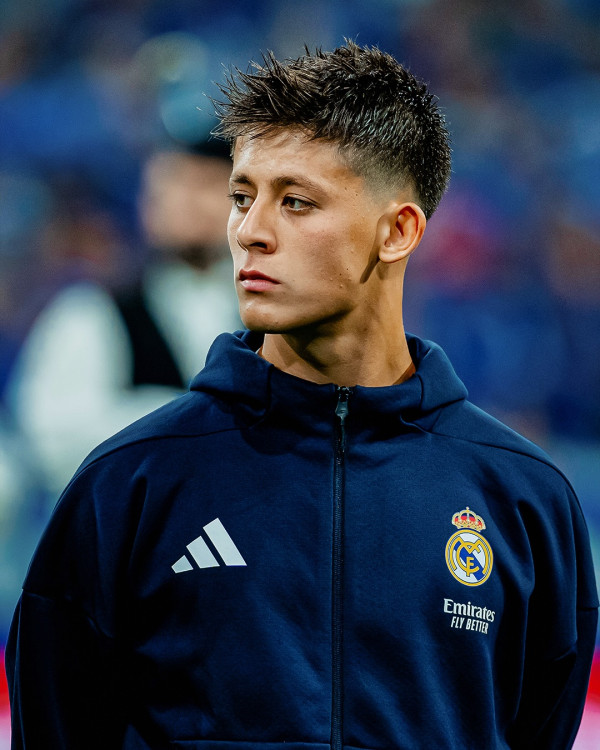 世界杯2026｜精选8位小鲜肉球星逐个看！日本中村敬斗、贝林厄姆、18岁天才亚马尔成热搜