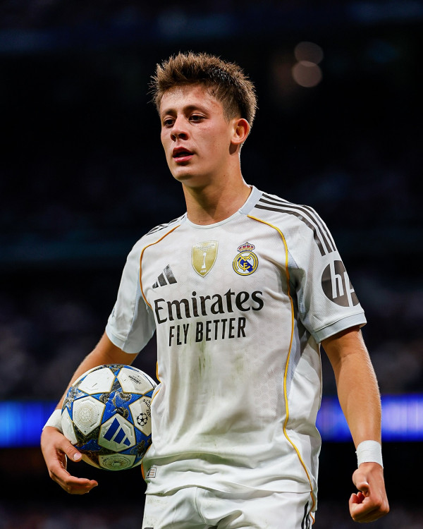 世界杯2026｜精选8位小鲜肉球星逐个看！日本中村敬斗、贝林厄姆、18岁天才亚马尔成热搜