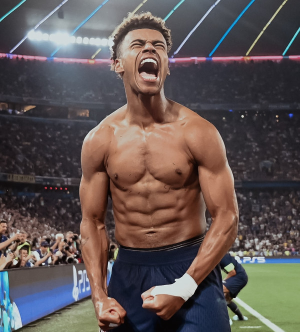 世界杯2026｜精选8位小鲜肉球星逐个看！日本中村敬斗、贝林厄姆、18岁天才亚马尔成热搜
