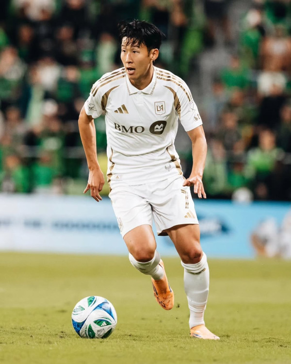 世界杯2026｜精选8位小鲜肉球星逐个看！日本中村敬斗、贝林厄姆、18岁天才亚马尔成热搜