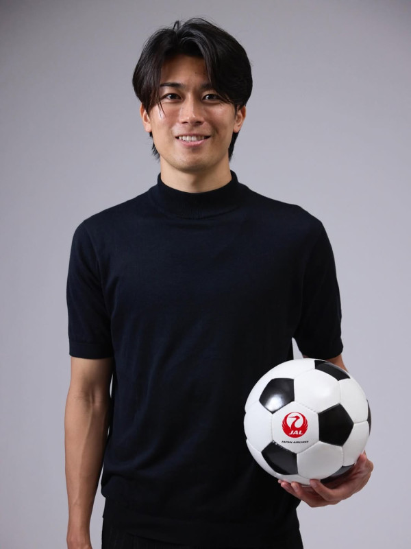 世界杯2026｜精选8位小鲜肉球星逐个看！日本中村敬斗、贝林厄姆、18岁天才亚马尔成热搜