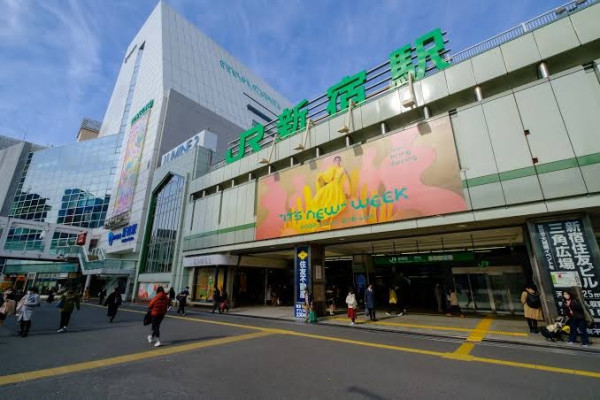 新宿站(圖片來源:東急リバブル) 東京台場自由行|精選景點6大推薦!浪漫彩虹橋散步、玩轉JOYPOLIS室內過山車 附交通及酒店