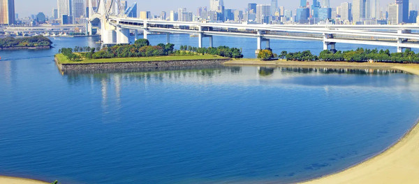台場海濱公園(圖片來源:go tokyo) 東京台場自由行|精選景點6大推薦!浪漫彩虹橋散步、玩轉JOYPOLIS室內過山車 附交通及酒店