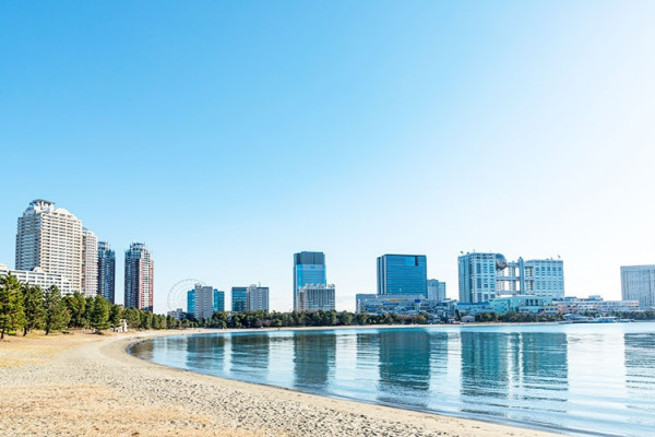 台場海濱公園(圖片來源:お台場) 東京台場自由行|精選景點6大推薦!浪漫彩虹橋散步、玩轉JOYPOLIS室內過山車 附交通及酒店