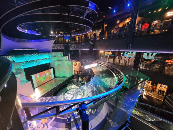 東京JOYPOLIS(圖片來源:Unbordered Life) 東京台場自由行|精選景點6大推薦!浪漫彩虹橋散步、玩轉JOYPOLIS室內過山車 附交通及酒店