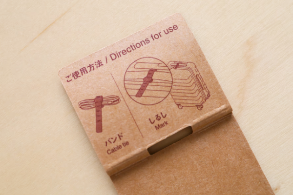 搭飛機怕拎錯篋？日本搶爆MUJI$19行李識別圈 揭綁遮電話線隱藏用法