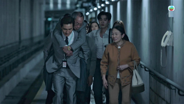 飛常日誌II丨馬國明熬通頂孭足臨演伯伯兩小時 拍逃亡戲盡顯體力體貼力