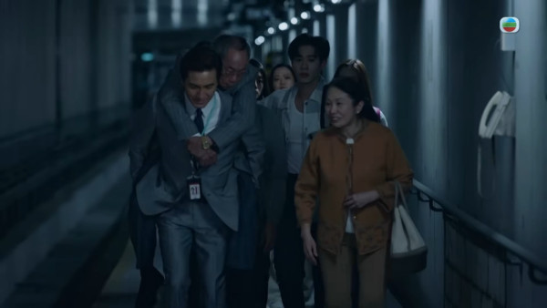 飛常日誌II丨馬國明熬通頂孭足臨演伯伯兩小時 拍逃亡戲盡顯體力體貼力