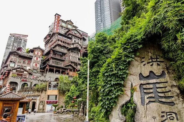 重慶旅行團2026｜香港直航/高鐵5大純玩團推薦！直達8D魔幻山城、睇熊貓/夜遊洪崖洞/武隆天生三橋 