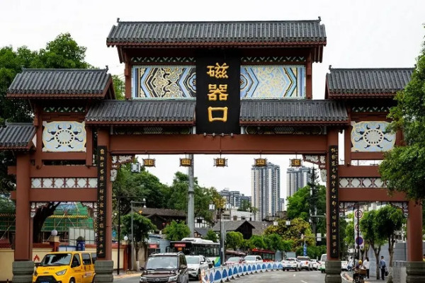 重慶旅行團2026｜香港直航/高鐵5大純玩團推薦！直達8D魔幻山城、睇熊貓/夜遊洪崖洞/武隆天生三橋 