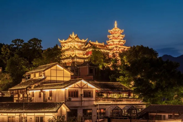 重慶旅行團2026｜香港直航/高鐵5大純玩團推薦！直達8D魔幻山城、睇熊貓/夜遊洪崖洞/武隆天生三橋 