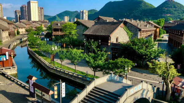 圖片來源:wingontravel 貴州超值純玩高鐵旅行團3大推介!港人北上避暑首選!世界級瀑布/千戶苗寨/茅台酒廠