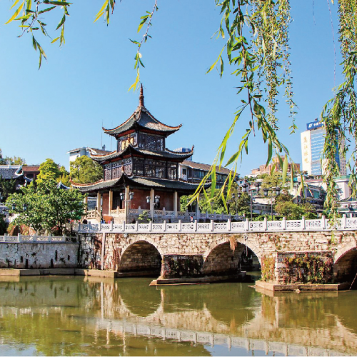 圖片來源:大航假期 貴州超值純玩高鐵旅行團3大推介!港人北上避暑首選!世界級瀑布/千戶苗寨/茅台酒廠