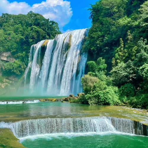 圖片來源:大航假期 貴州超值純玩高鐵旅行團3大推介!港人北上避暑首選!世界級瀑布/千戶苗寨/茅台酒廠