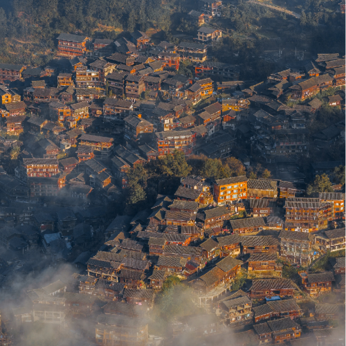 圖片來源:大航假期 貴州超值純玩高鐵旅行團3大推介!港人北上避暑首選!世界級瀑布/千戶苗寨/茅台酒廠