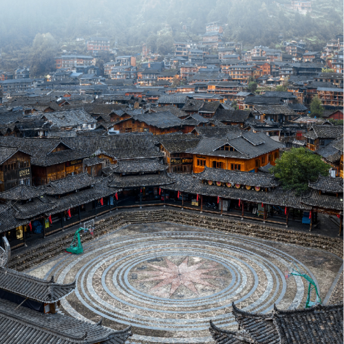圖片來源:大航假期 貴州超值純玩高鐵旅行團3大推介!港人北上避暑首選!世界級瀑布/千戶苗寨/茅台酒廠