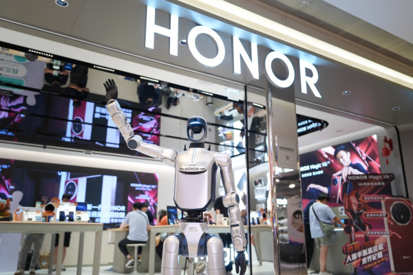 HONOR Magic V6 港版開售！HK$13,999 起送近 HK$9,000 禮遇　元氣仔機械人元朗當 4 日店長