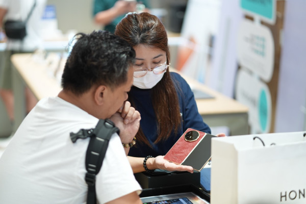 HONOR Magic V6 港版開售！HK$13,999 起送近 HK$9,000 禮遇　元氣仔機械人元朗當 4 日店長