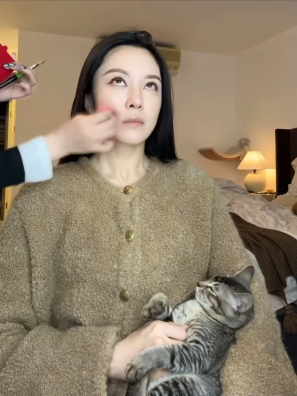 吳卓羲張曦雯驚爆秘密撻著熱戀中！以貓傳情疑戲假情真「一隻貓兩份養」