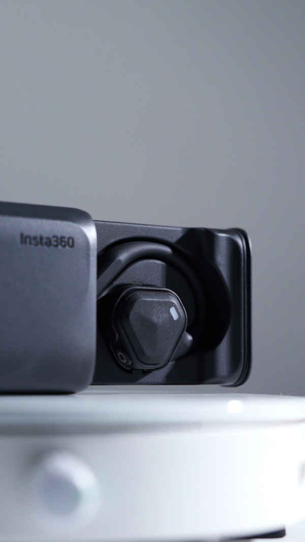 Insta360 Luna Ultra 開箱評測｜首創可拆螢幕 + Leica 8K 雙鏡頭 + POV 頭部追蹤　能唔能撼動 DJI 老大哥？【有片】