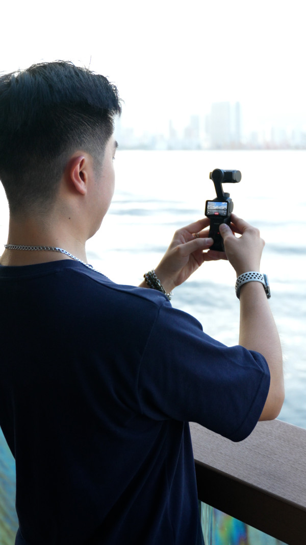 Insta360 Luna Ultra 開箱評測｜首創可拆螢幕 + Leica 8K 雙鏡頭 + POV 頭部追蹤　能唔能撼動 DJI 老大哥？【有片】