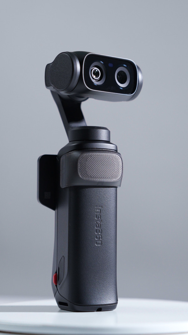 Insta360 Luna Ultra 開箱評測｜首創可拆螢幕 + Leica 8K 雙鏡頭 + POV 頭部追蹤　能唔能撼動 DJI 老大哥？【有片】