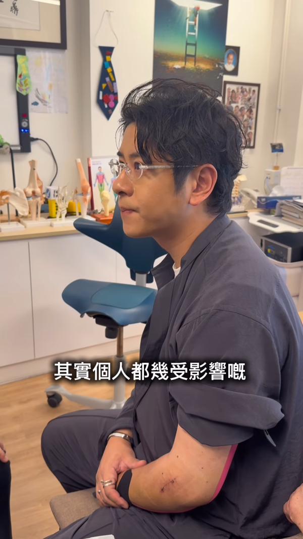 許廷鏗驚爆生蛇被迫停工抗病魔！術後失調左手大片瘀血痛到情緒崩潰