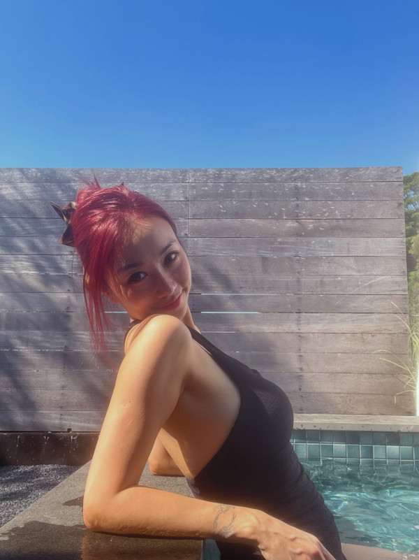 42歲性感女神宣佈轉行揸的士！近況洗盡鉛華判若兩人！36F驕人身材曾一脫成名