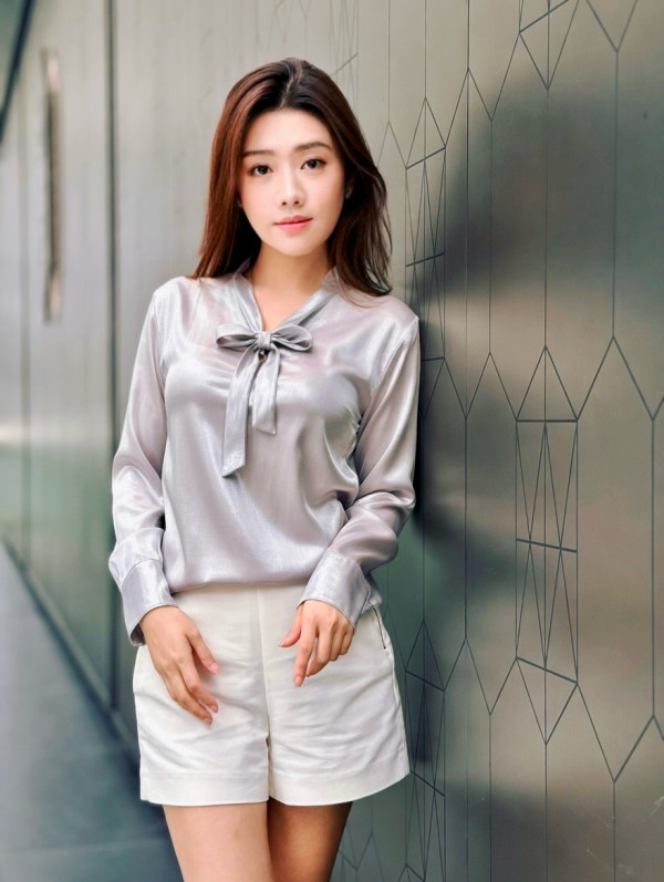 东张女神性感泳衣晒隐藏级魔鬼身材！尺度大解放俯身胸前春光乍泄震撼眼球