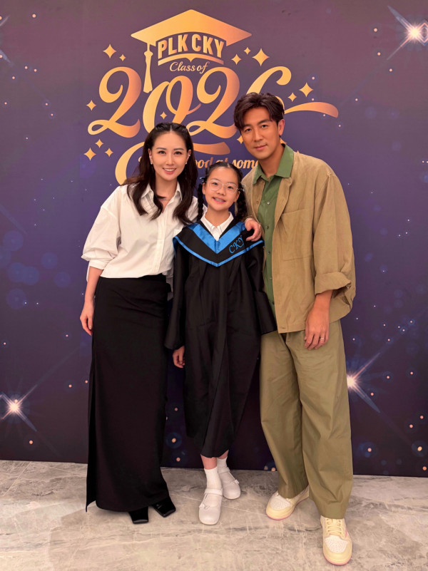 谭俊彦曝全家福，8岁儿子极速长高到爸爸心口！狄龙家族基因传承获封潜力星二代